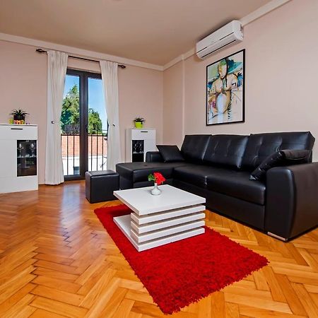 Apartman Bellana Apartment Ровин Екстериор снимка