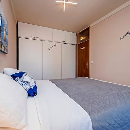 Apartman Bellana Apartment Ровин Екстериор снимка