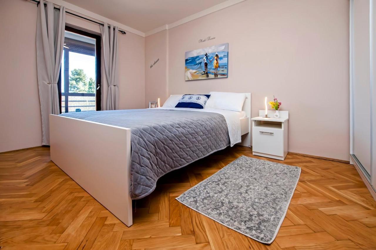 Apartman Bellana Apartment Ровин Екстериор снимка