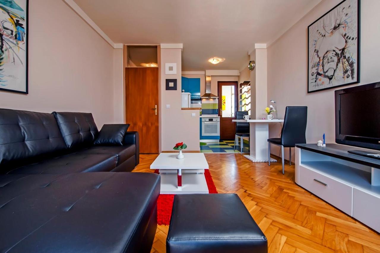 Apartman Bellana Apartment Ровин Екстериор снимка
