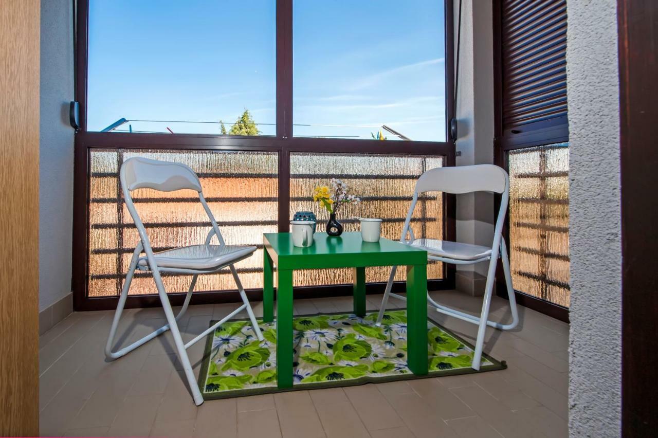Apartman Bellana Apartment Ровин Екстериор снимка