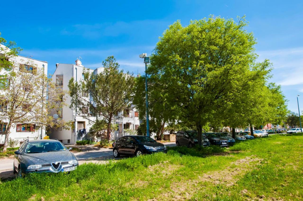 Apartman Bellana Apartment Ровин Екстериор снимка