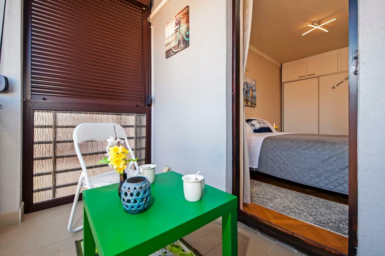 Apartman Bellana Apartment Ровин Екстериор снимка