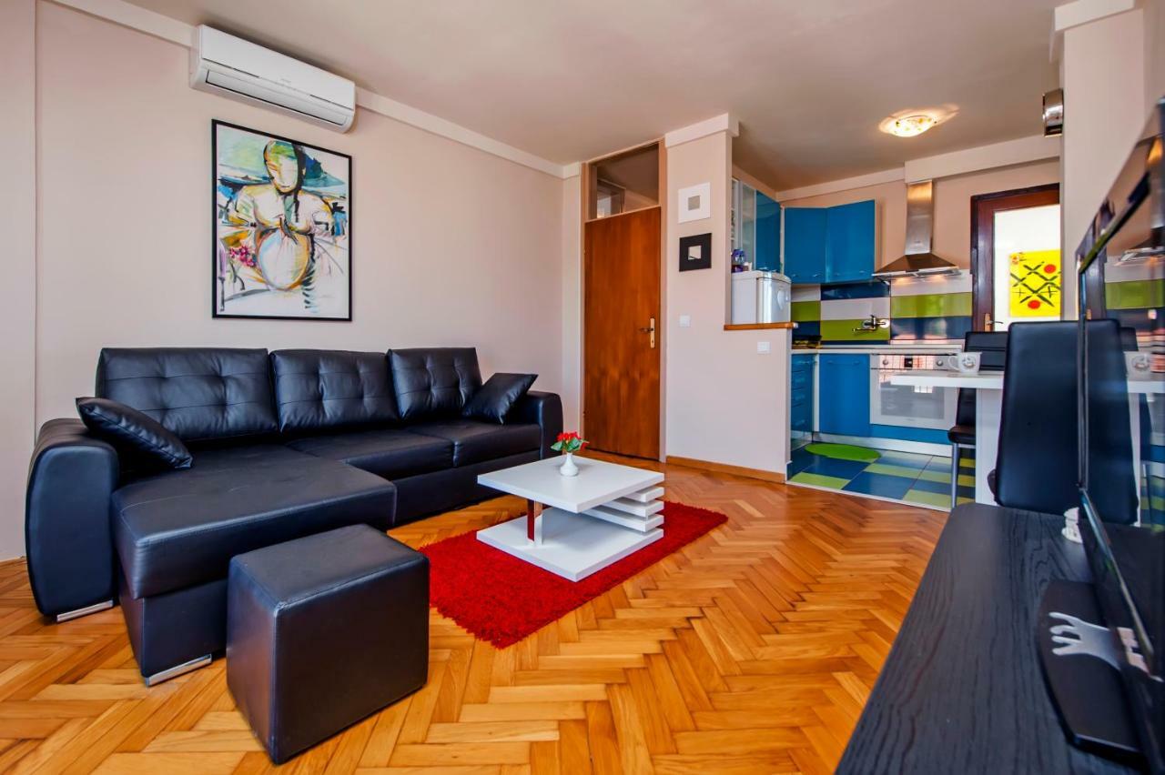 Apartman Bellana Apartment Ровин Екстериор снимка