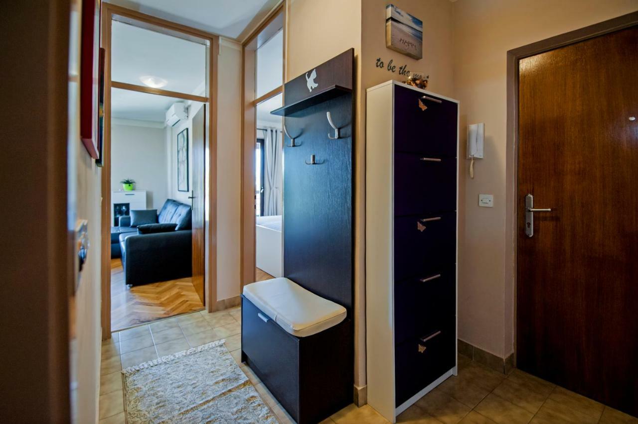 Apartman Bellana Apartment Ровин Екстериор снимка