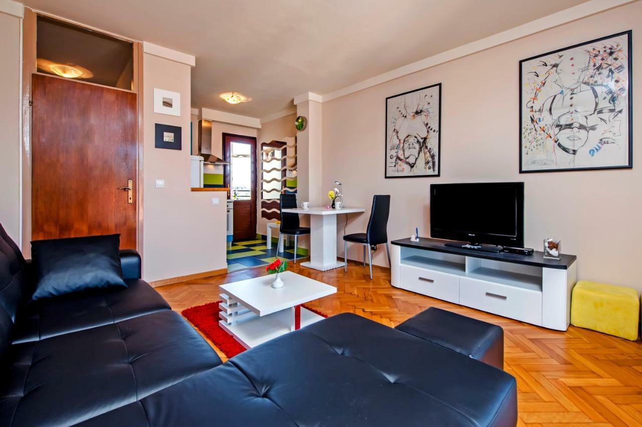 Apartman Bellana Apartment Ровин Екстериор снимка